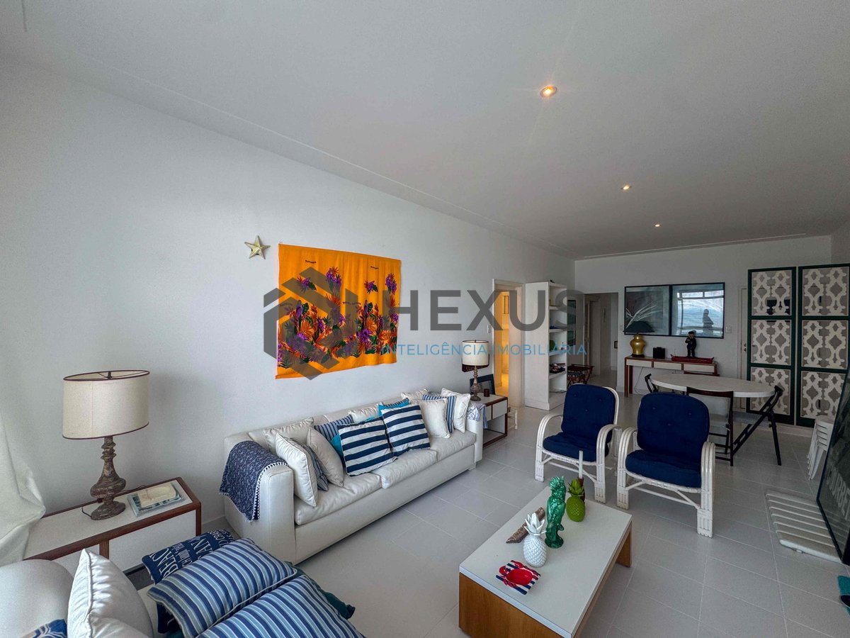 Foto 11 de Apartamento frente mar com varanda e vista mar na Praia das Pitangueiras, Guaruja