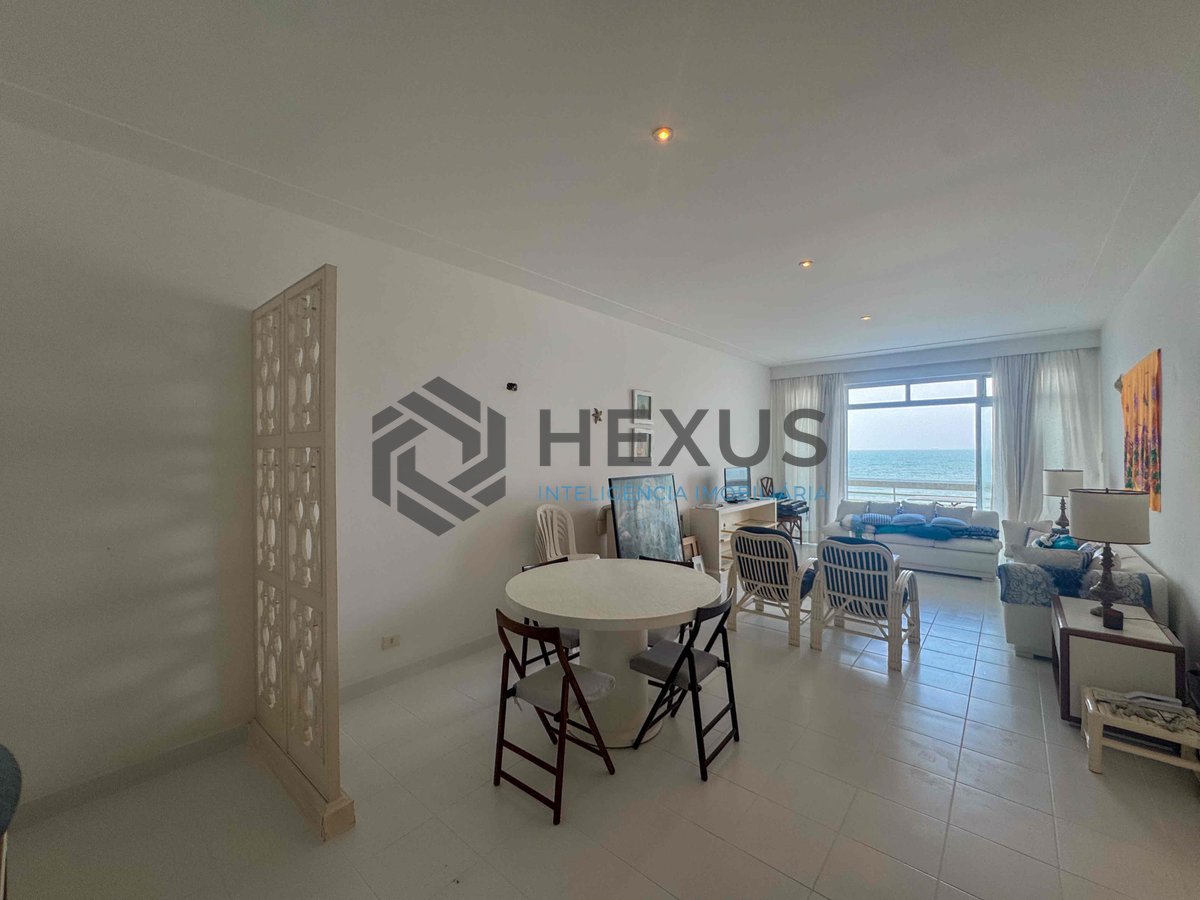 Foto 3 de Apartamento frente mar com varanda e vista mar na Praia das Pitangueiras, Guaruja