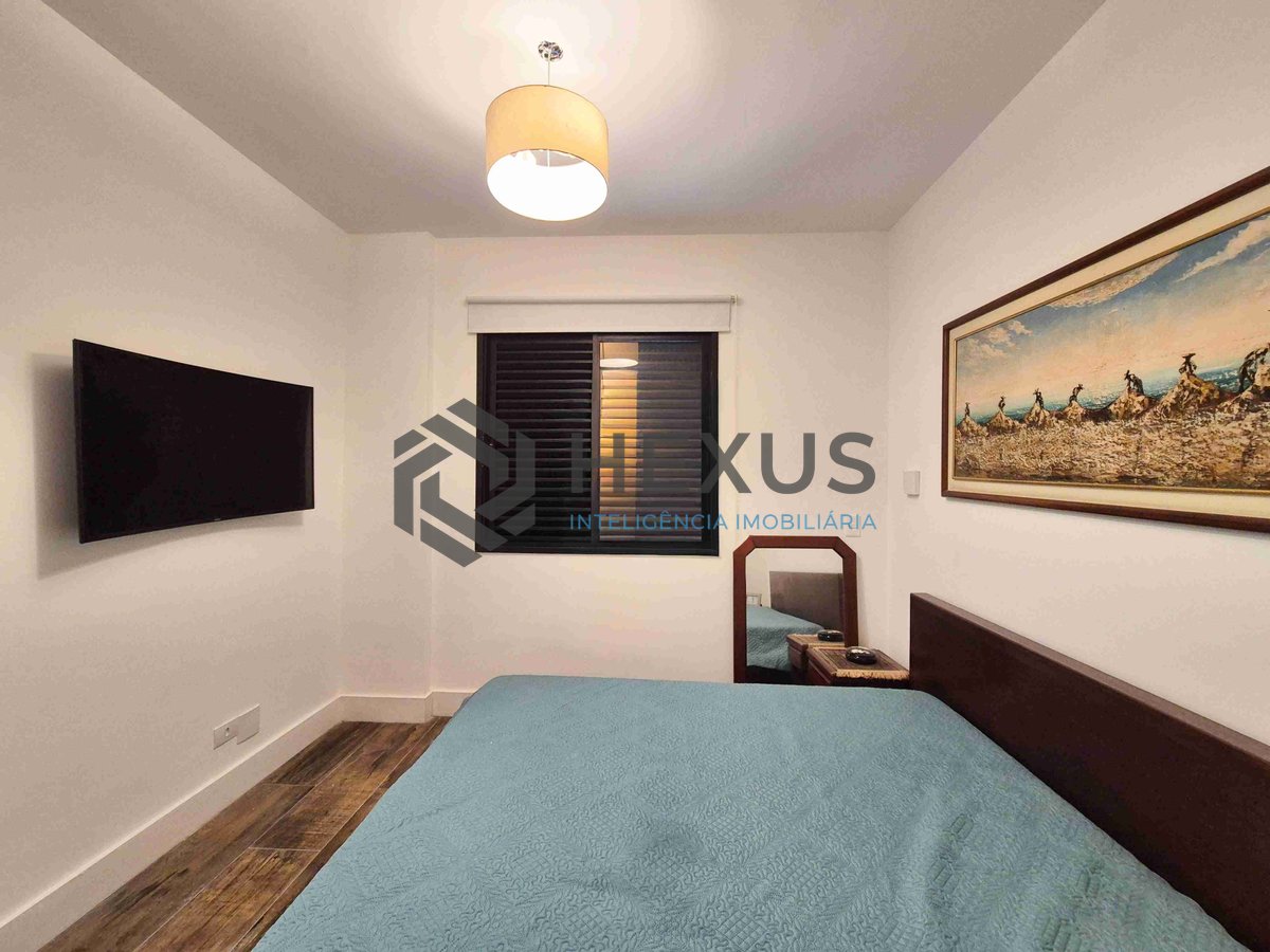 Foto 14 de Apartamento reformado com varanda na quadra mar da Praia das Pitangueiras, Guaruja