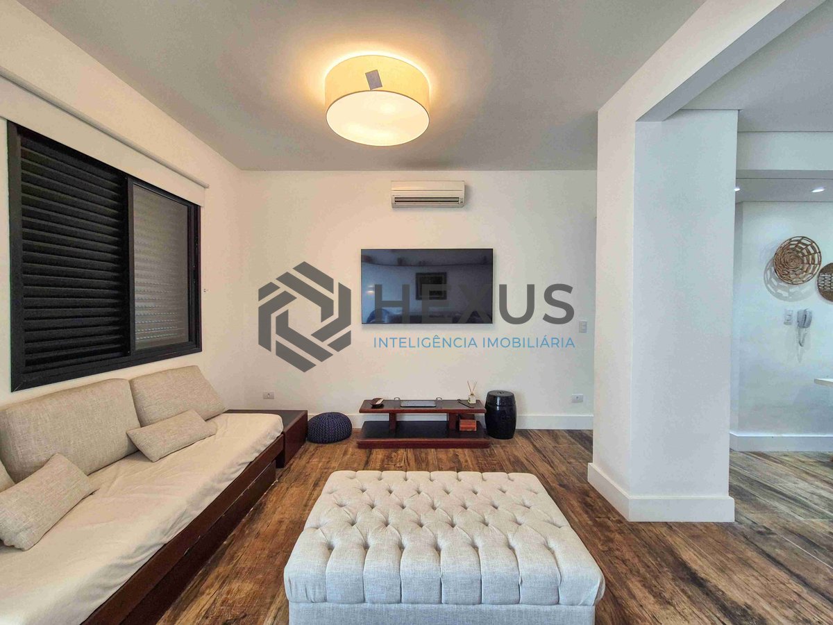 Foto 6 de Apartamento reformado com varanda na quadra mar da Praia das Pitangueiras, Guaruja
