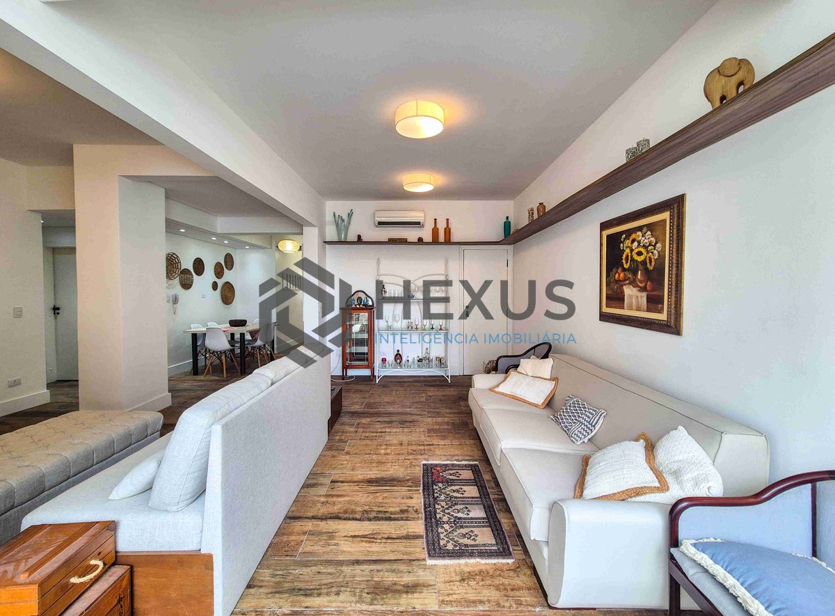 Foto 7 de Apartamento reformado com varanda na quadra mar da Praia das Pitangueiras, Guaruja