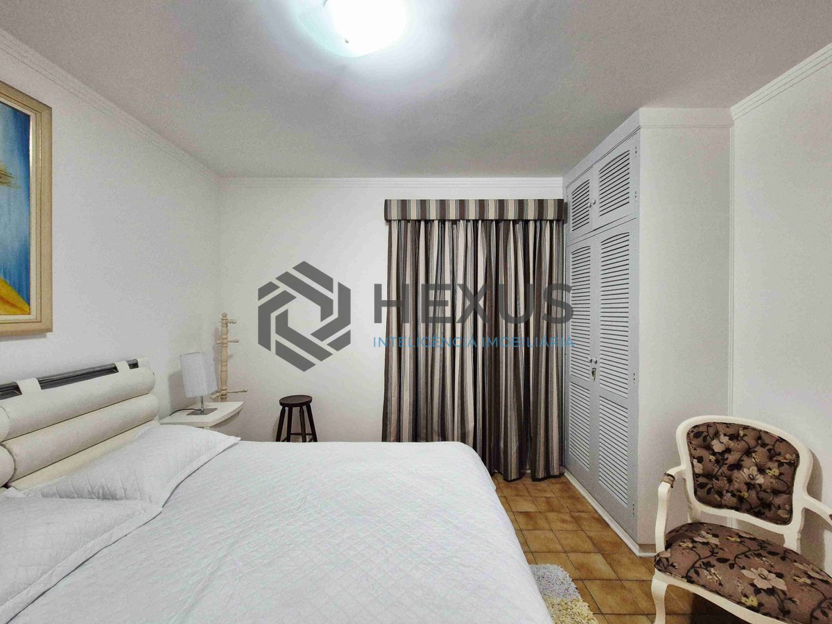 Foto 11 de Apartamento reformado com varanda e lazer na quadra mar da Praia das Pitangueiras, Guaruja