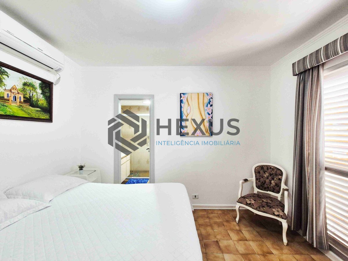 Foto 16 de Apartamento reformado com varanda e lazer na quadra mar da Praia das Pitangueiras, Guaruja