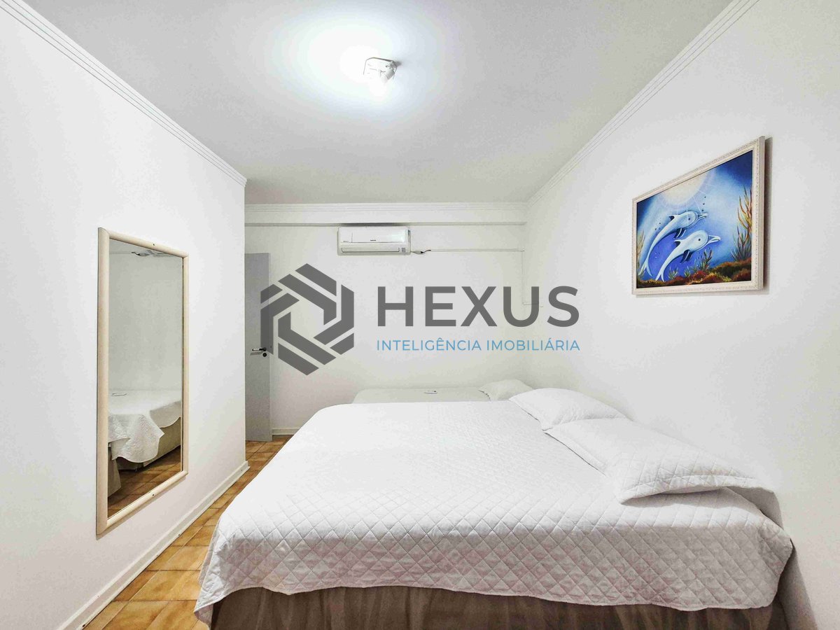 Foto 23 de Apartamento reformado com varanda e lazer na quadra mar da Praia das Pitangueiras, Guaruja