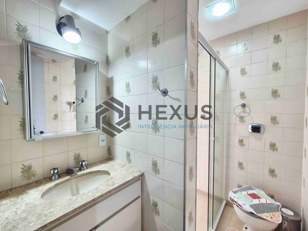Foto 24 de Apartamento reformado com varanda e lazer na quadra mar da Praia das Pitangueiras, Guaruja
