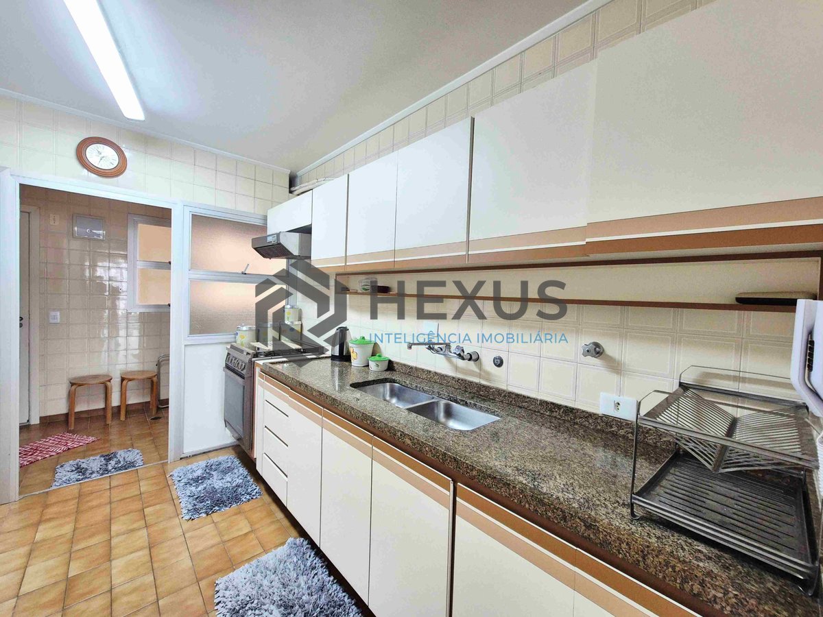 Foto 28 de Apartamento reformado com varanda e lazer na quadra mar da Praia das Pitangueiras, Guaruja