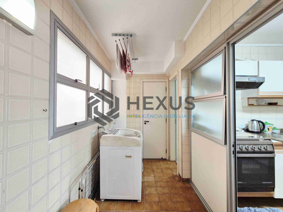 Foto 33 de Apartamento reformado com varanda e lazer na quadra mar da Praia das Pitangueiras, Guaruja