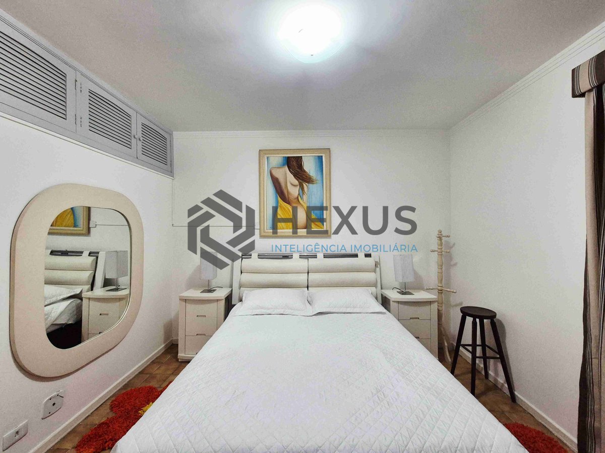 Foto 10 de Apartamento reformado com varanda e lazer na quadra mar da Praia das Pitangueiras, Guaruja