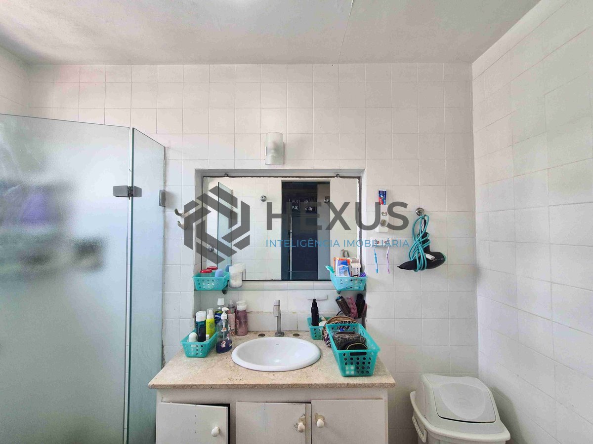 Foto 19 de Apartamento com varanda e lazer na Praia das Pitangueiras, Guaruja