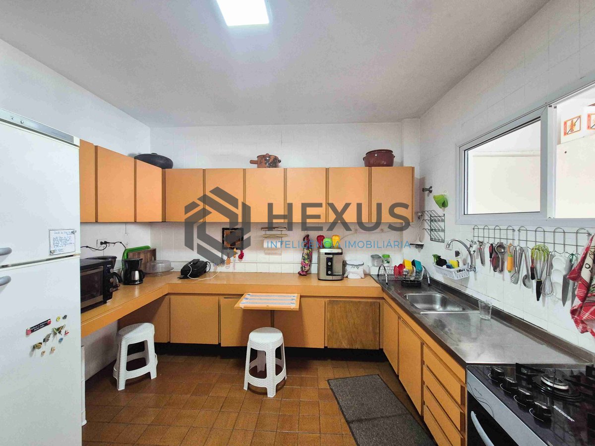 Foto 22 de Apartamento com varanda e lazer na Praia das Pitangueiras, Guaruja