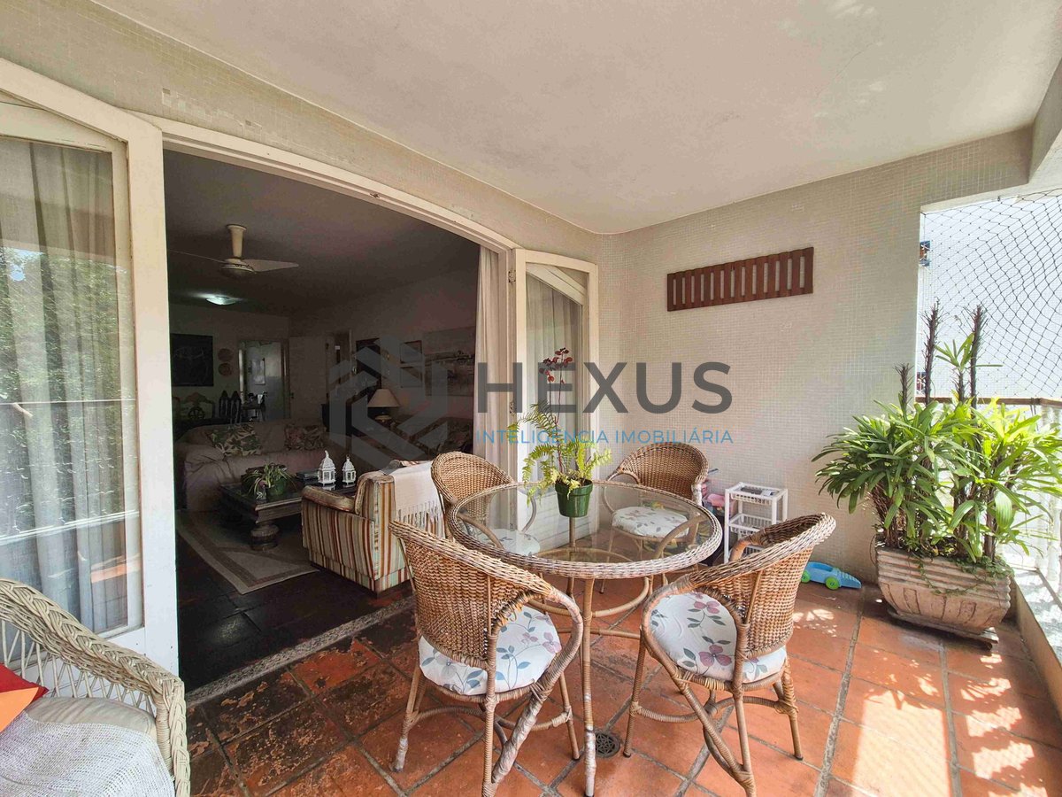 Foto 5 de Apartamento com varanda e lazer na Praia das Pitangueiras, Guaruja