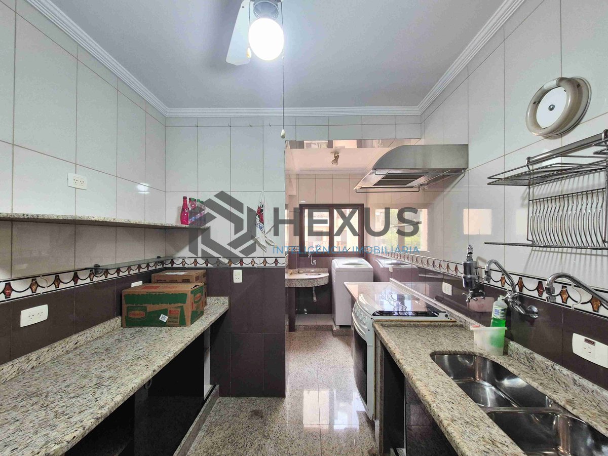Foto 14 de Apartamento com varanda e lazer na Praia das Pitangueiras, Guaruja