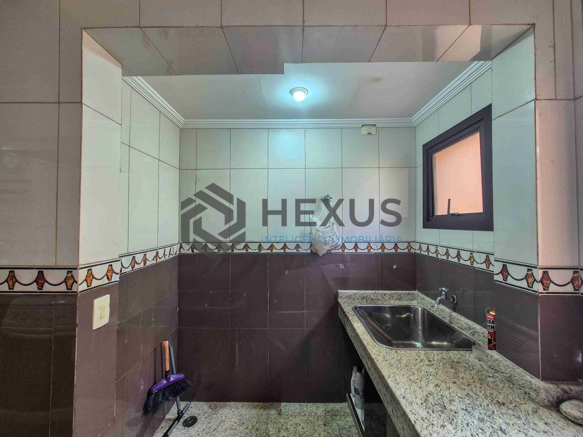 Foto 17 de Apartamento com varanda e lazer na Praia das Pitangueiras, Guaruja