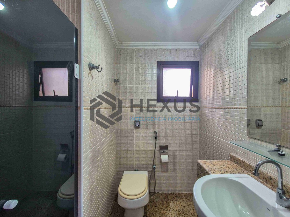 Foto 10 de Apartamento com varanda e lazer na Praia das Pitangueiras, Guaruja