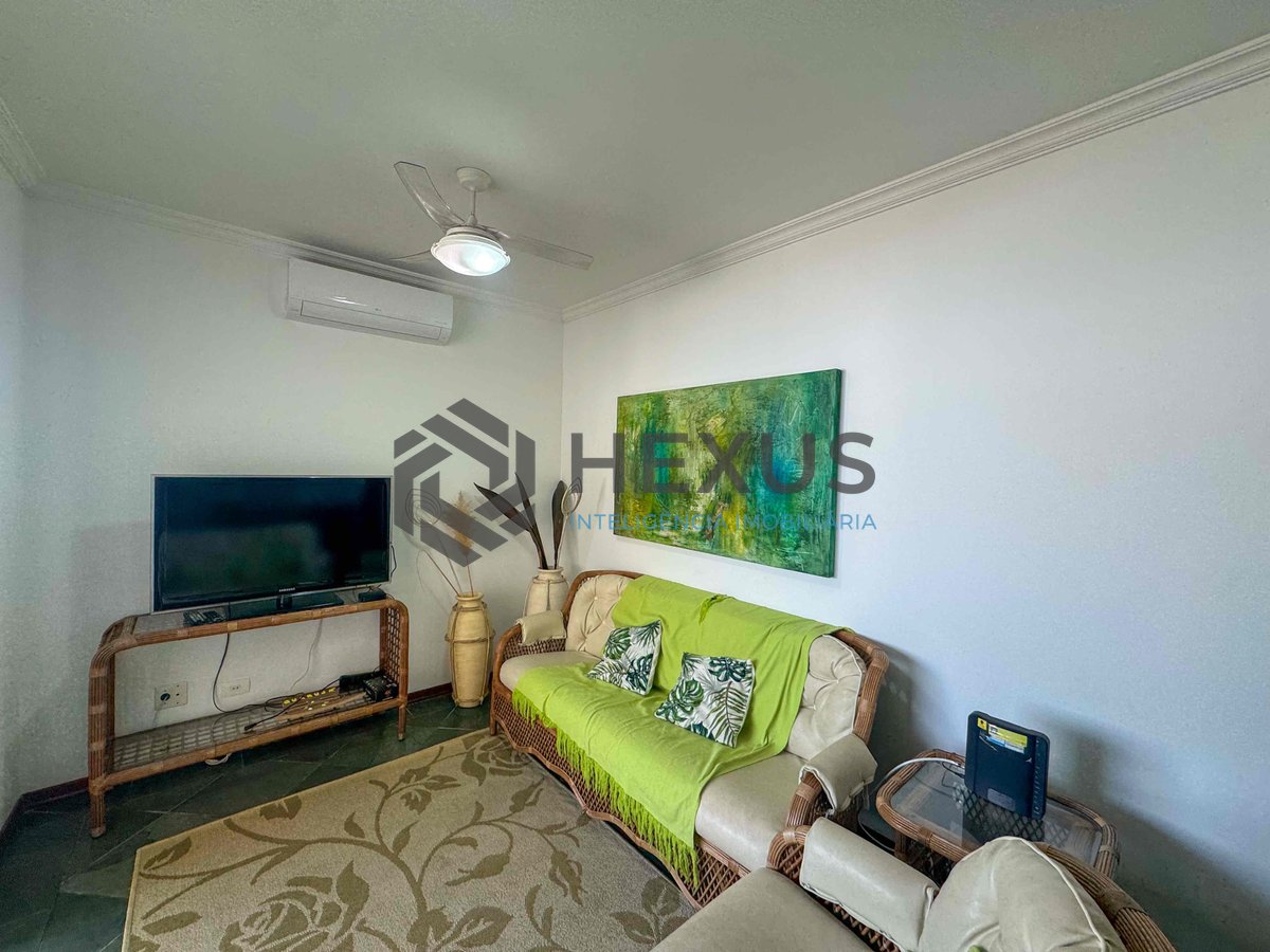 Foto 2 de Apartamento com varanda vista mar e lazer na quadra mar da Praia das Pitangueiras, Guaruja