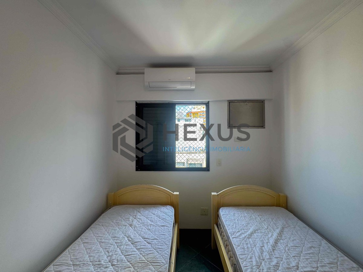 Foto 12 de Apartamento com varanda vista mar e lazer na quadra mar da Praia das Pitangueiras, Guaruja