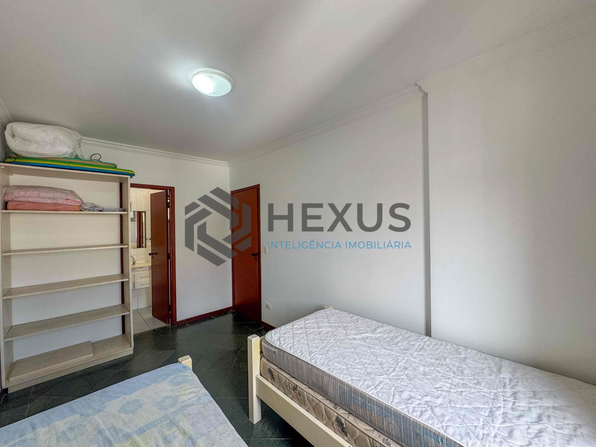 Foto 13 de Apartamento com varanda vista mar e lazer na quadra mar da Praia das Pitangueiras, Guaruja