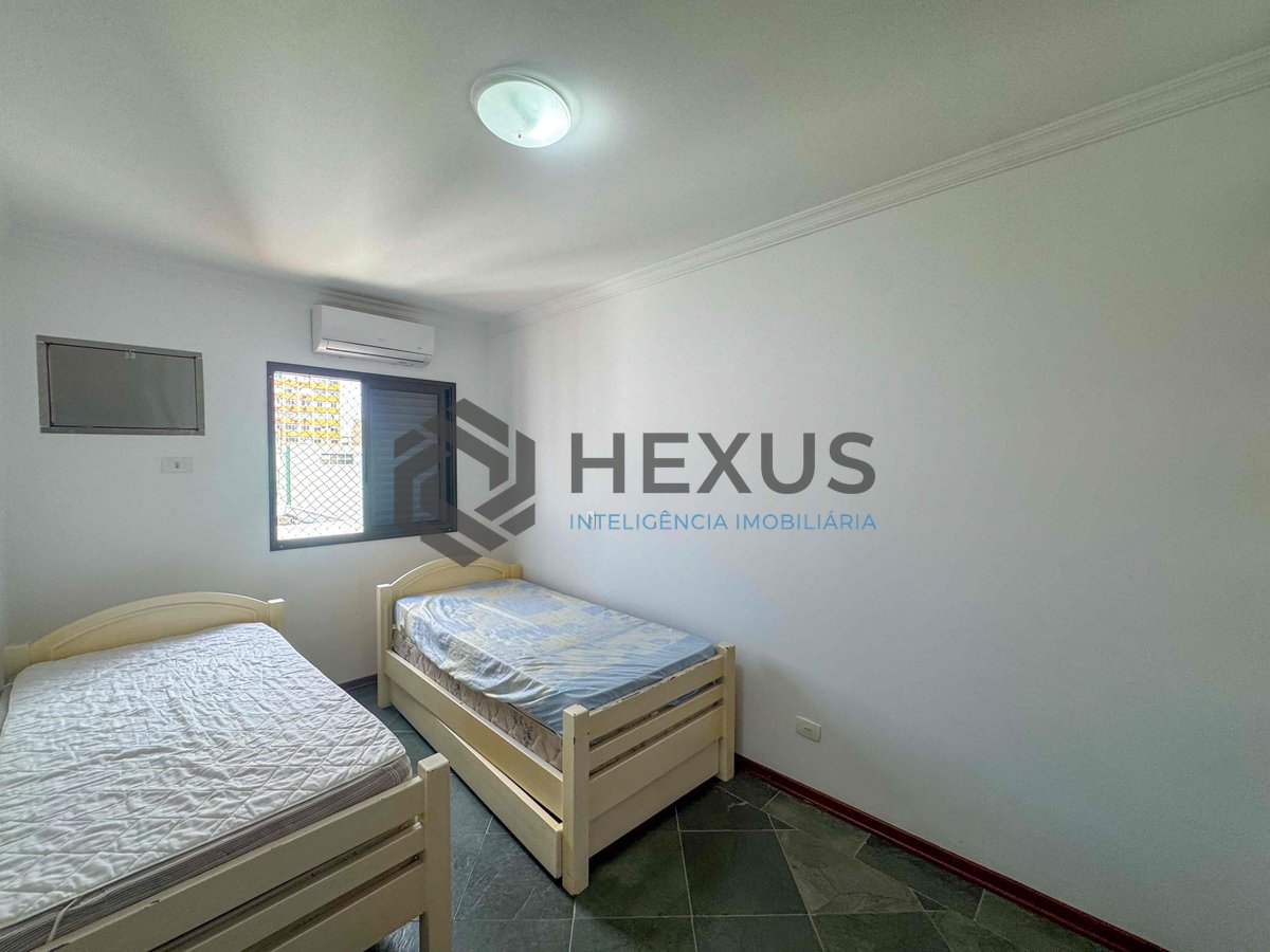 Foto 15 de Apartamento com varanda vista mar e lazer na quadra mar da Praia das Pitangueiras, Guaruja