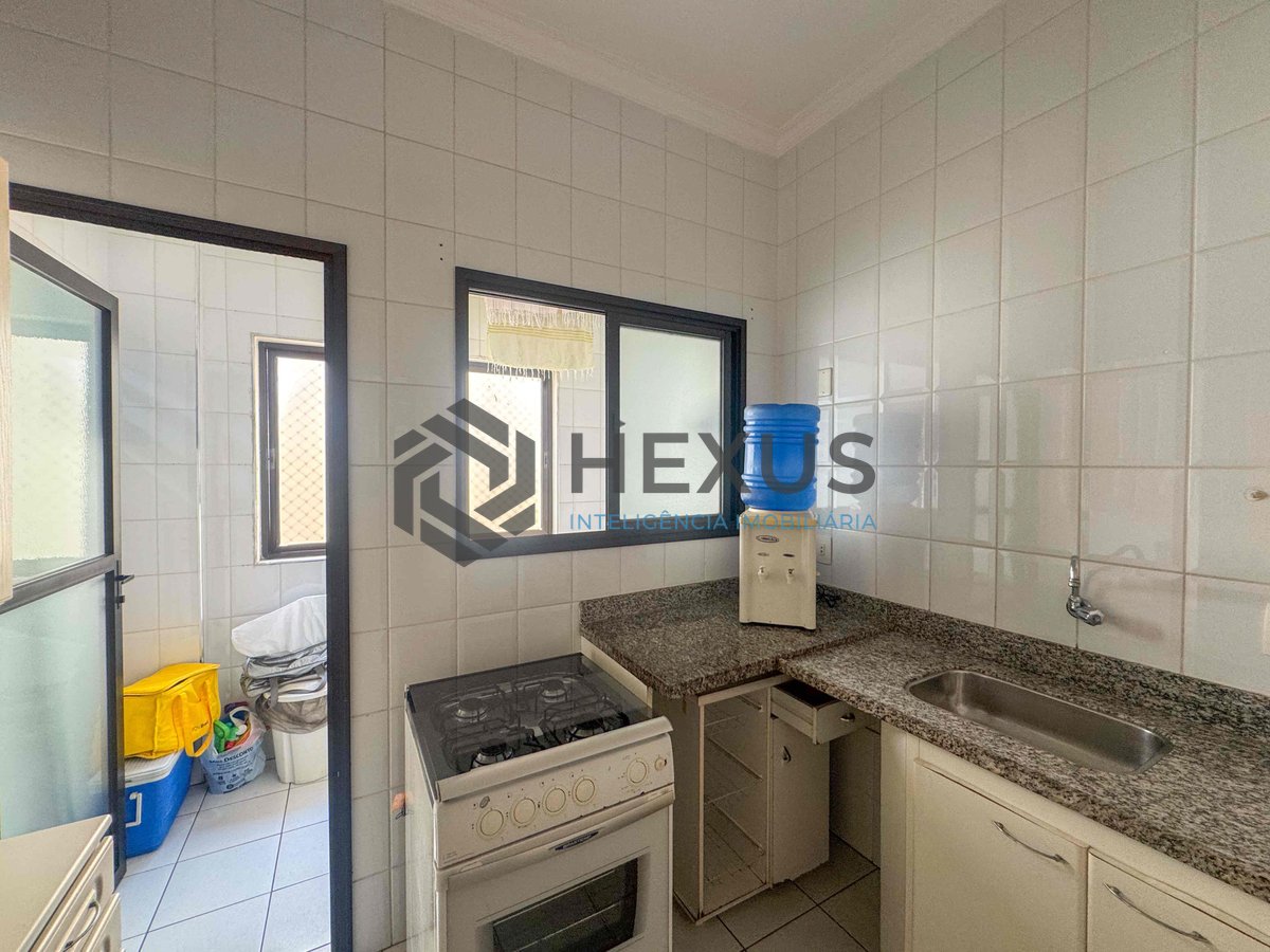 Foto 17 de Apartamento com varanda vista mar e lazer na quadra mar da Praia das Pitangueiras, Guaruja