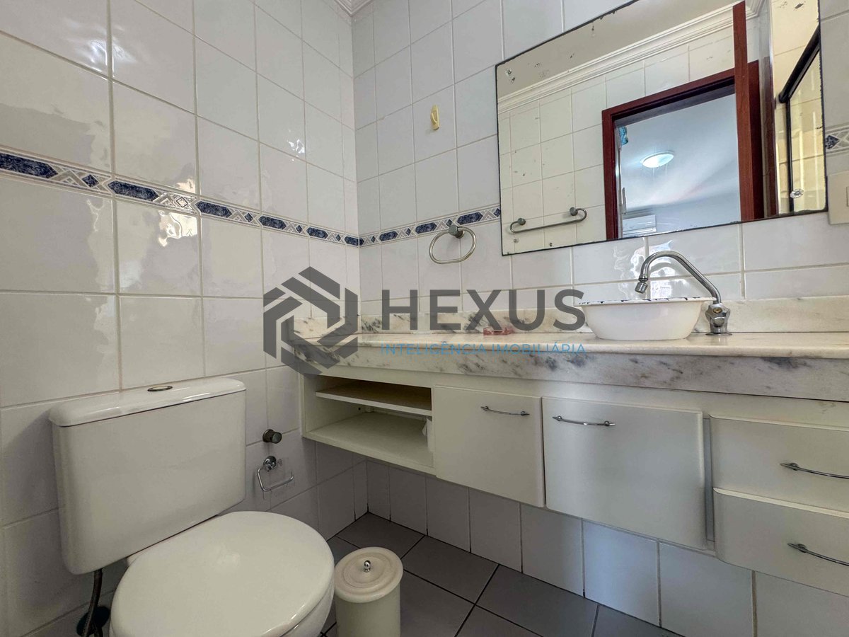 Foto 18 de Apartamento com varanda vista mar e lazer na quadra mar da Praia das Pitangueiras, Guaruja