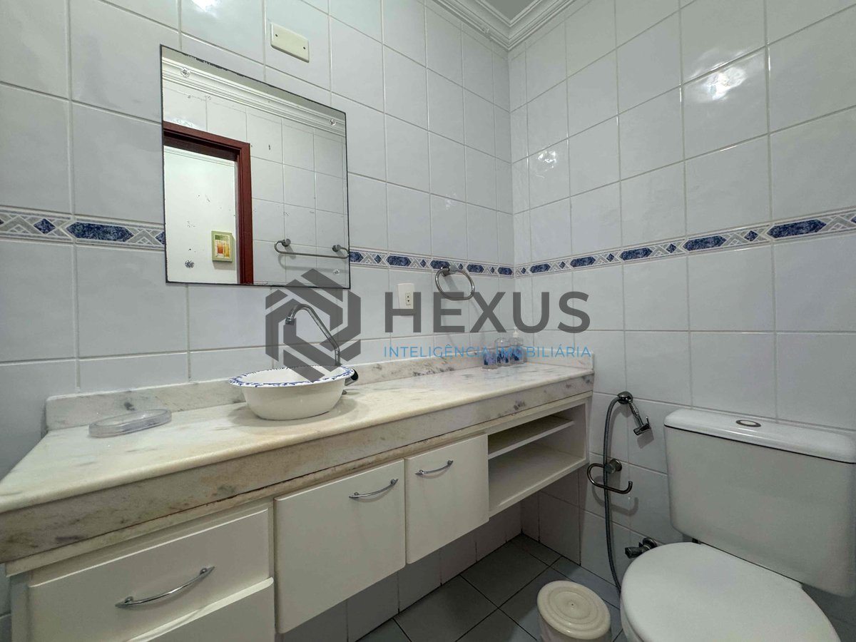 Foto 7 de Apartamento com varanda vista mar e lazer na quadra mar da Praia das Pitangueiras, Guaruja