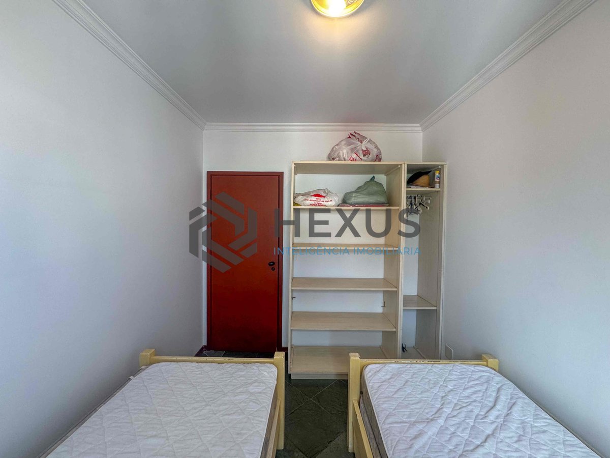 Foto 10 de Apartamento com varanda vista mar e lazer na quadra mar da Praia das Pitangueiras, Guaruja