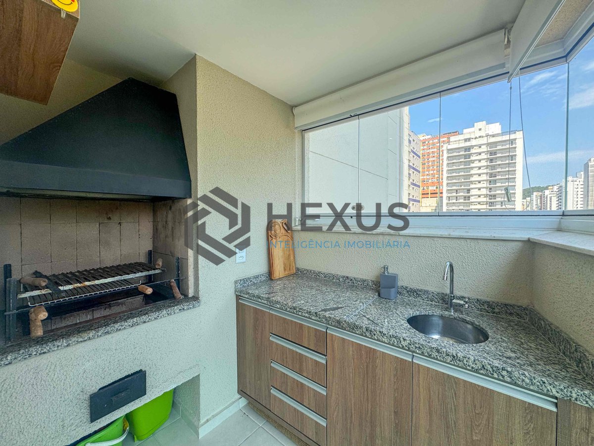 Foto 2 de Apartamento com varanda gourmet a lazer na Praia das Pitangueiras, Guaruja