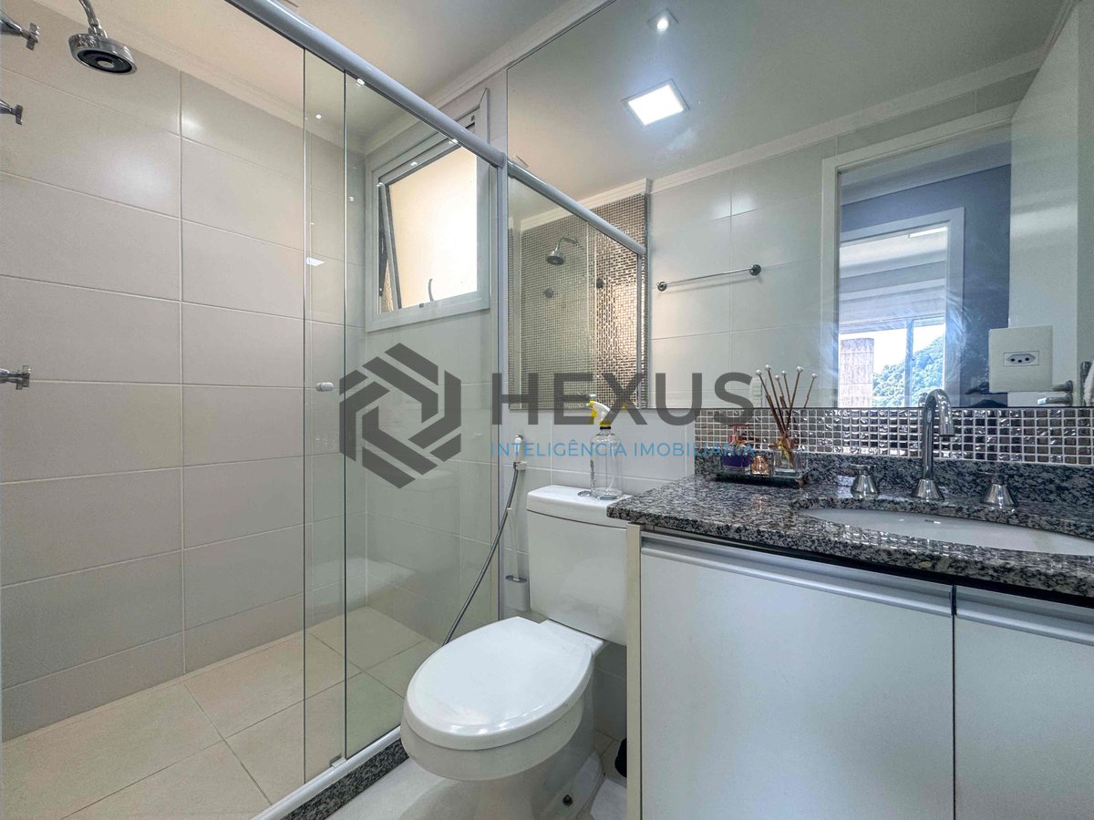 Foto 25 de Apartamento com varanda gourmet a lazer na Praia das Pitangueiras, Guaruja