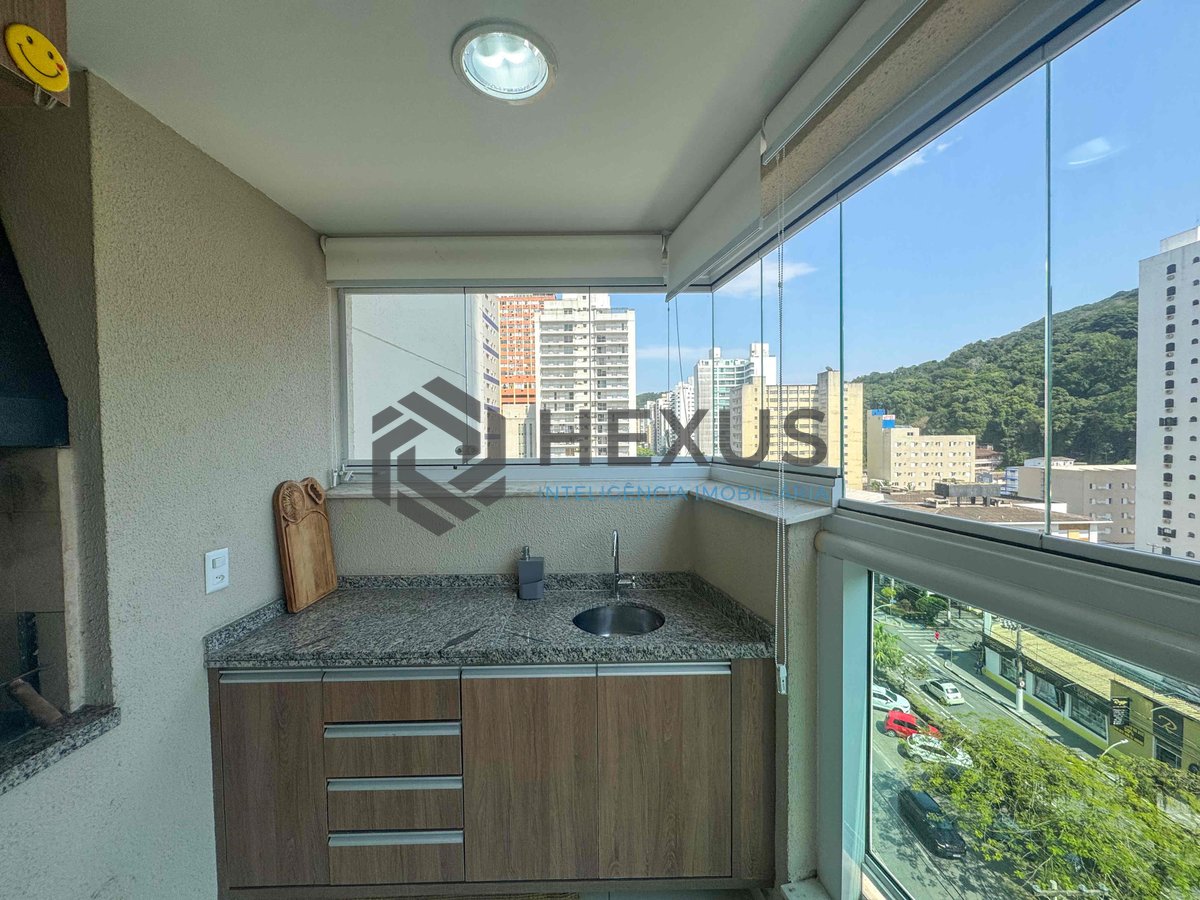 Foto 9 de Apartamento com varanda gourmet a lazer na Praia das Pitangueiras, Guaruja
