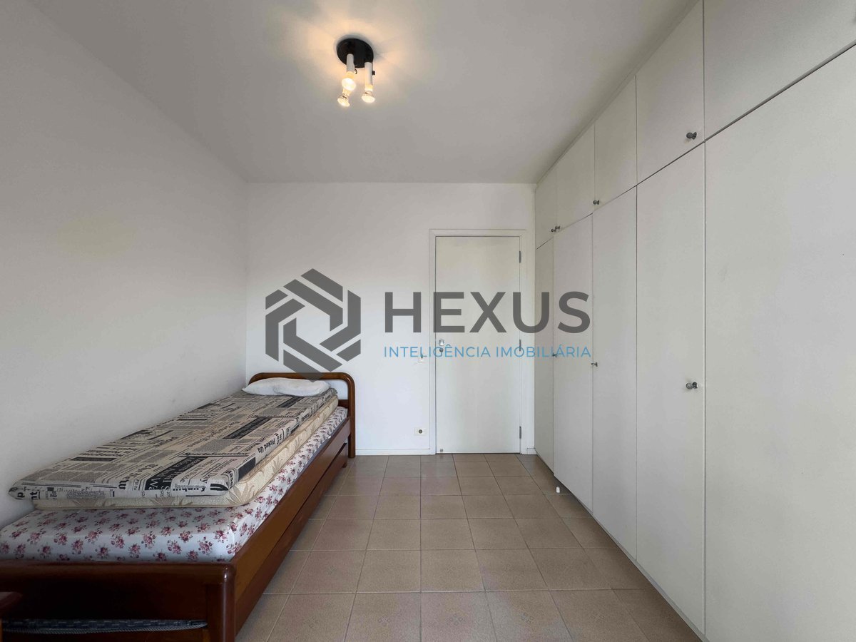 Foto 11 de Apartamento reformado com varanda, lazer e vista mar na Praia das Pitangueiras, Guaruja