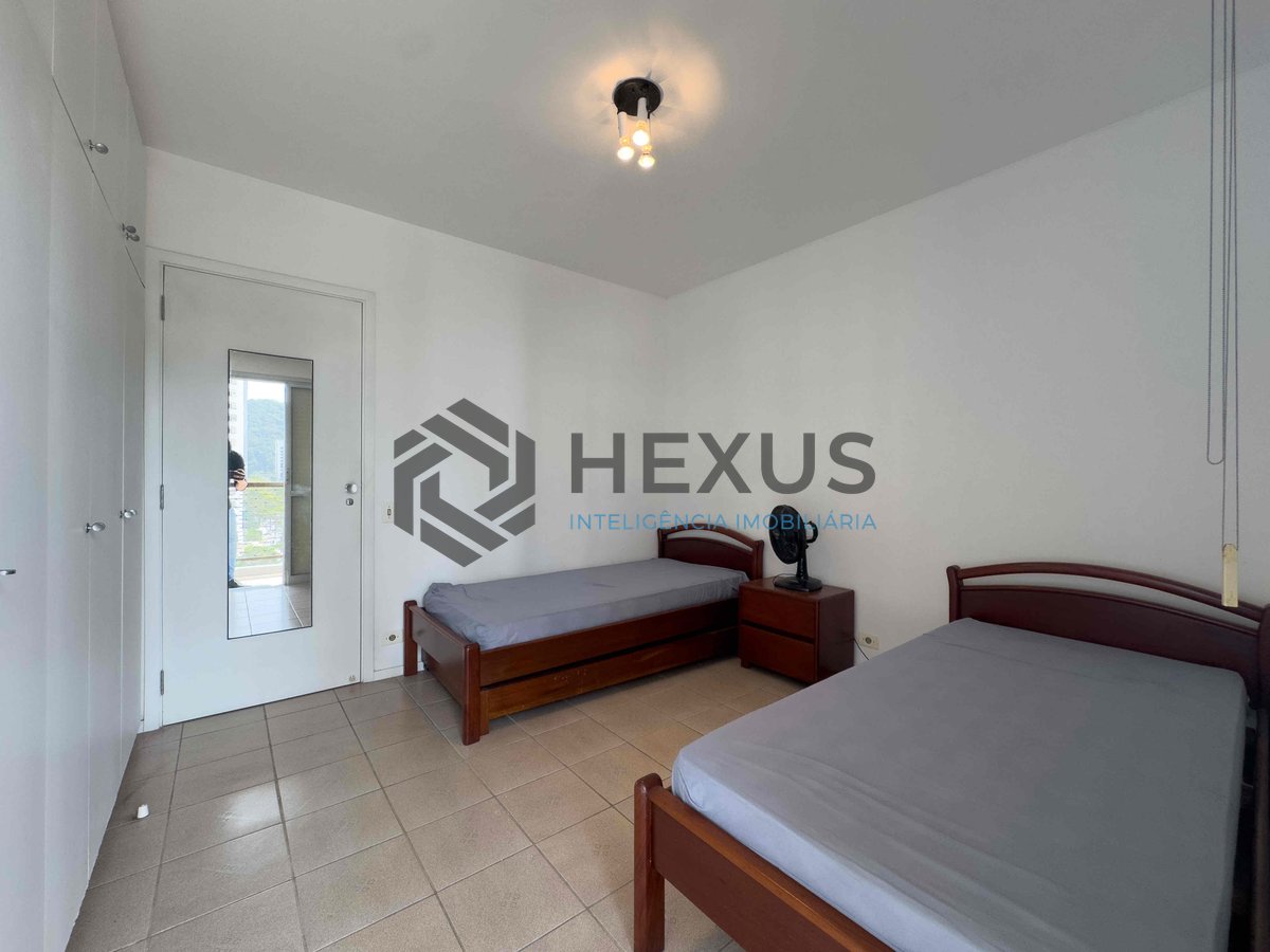 Foto 13 de Apartamento reformado com varanda, lazer e vista mar na Praia das Pitangueiras, Guaruja