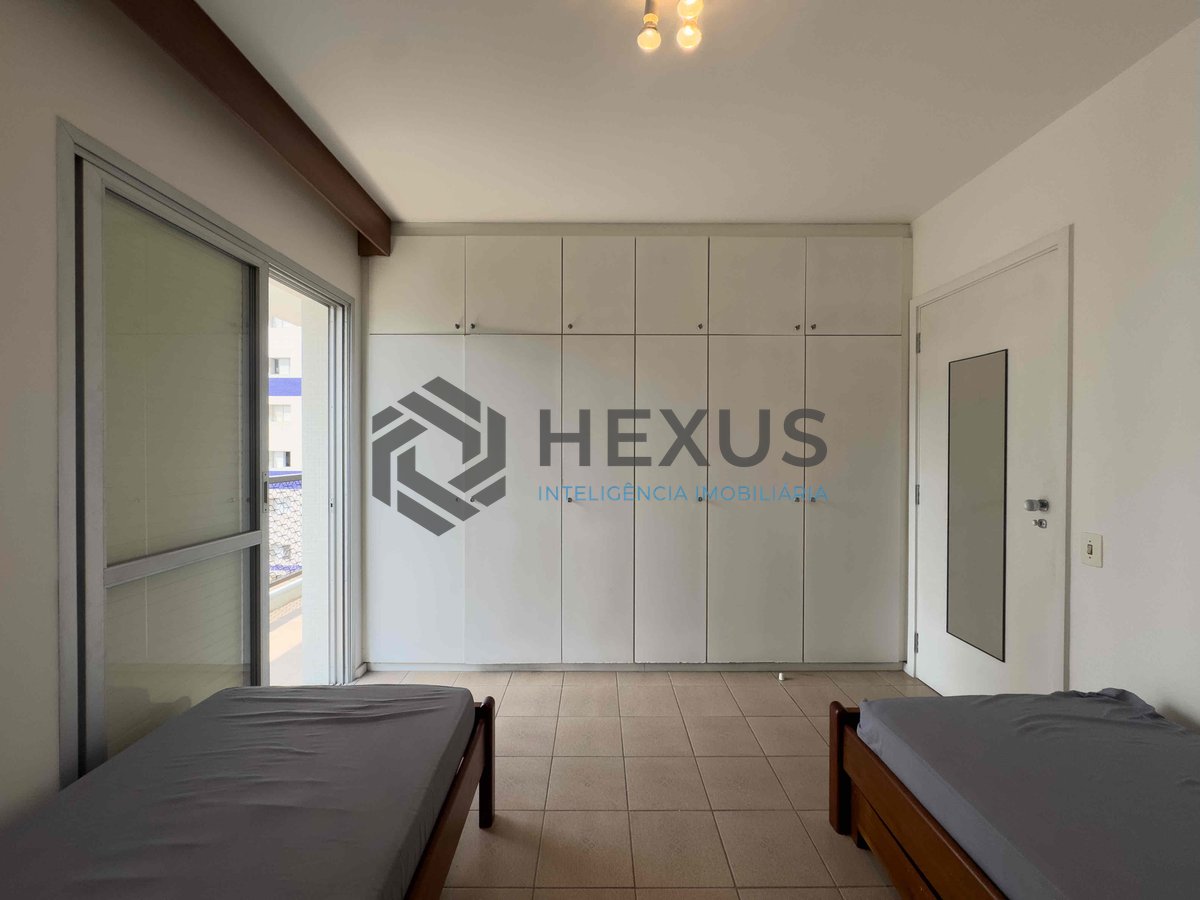 Foto 14 de Apartamento reformado com varanda, lazer e vista mar na Praia das Pitangueiras, Guaruja