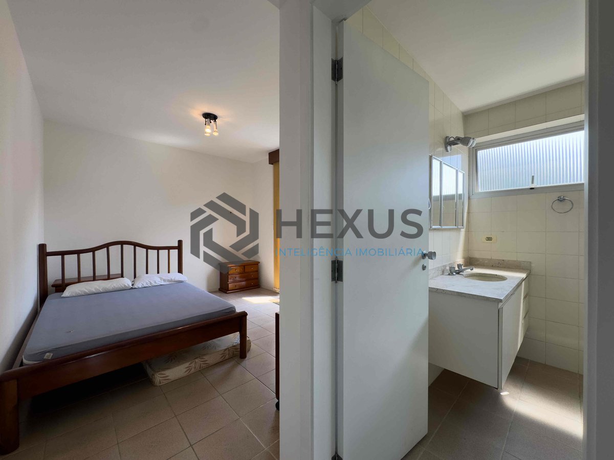 Foto 15 de Apartamento reformado com varanda, lazer e vista mar na Praia das Pitangueiras, Guaruja