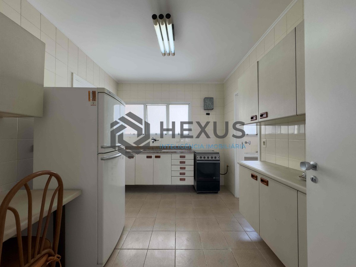 Foto 21 de Apartamento reformado com varanda, lazer e vista mar na Praia das Pitangueiras, Guaruja