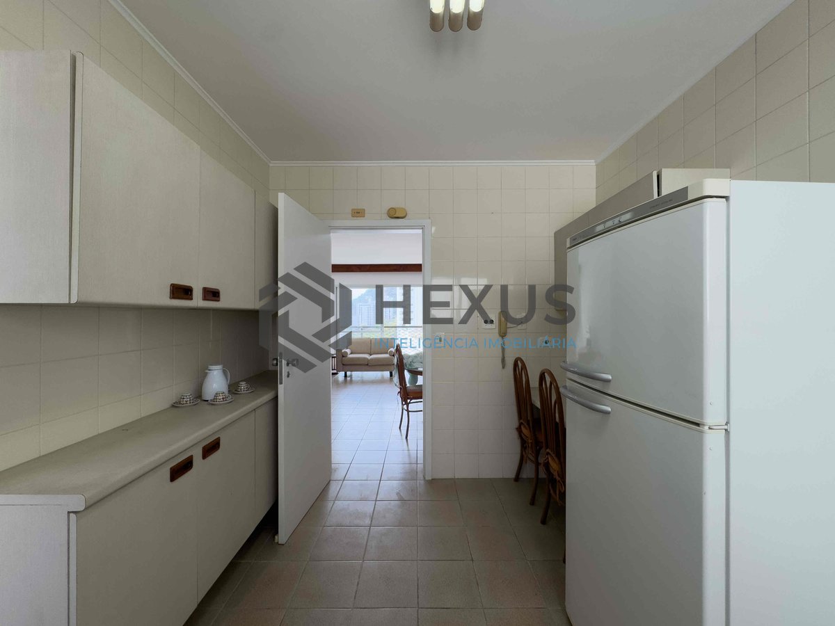 Foto 23 de Apartamento reformado com varanda, lazer e vista mar na Praia das Pitangueiras, Guaruja