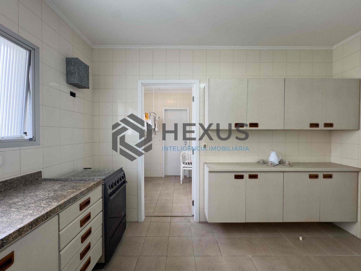 Foto 24 de Apartamento reformado com varanda, lazer e vista mar na Praia das Pitangueiras, Guaruja