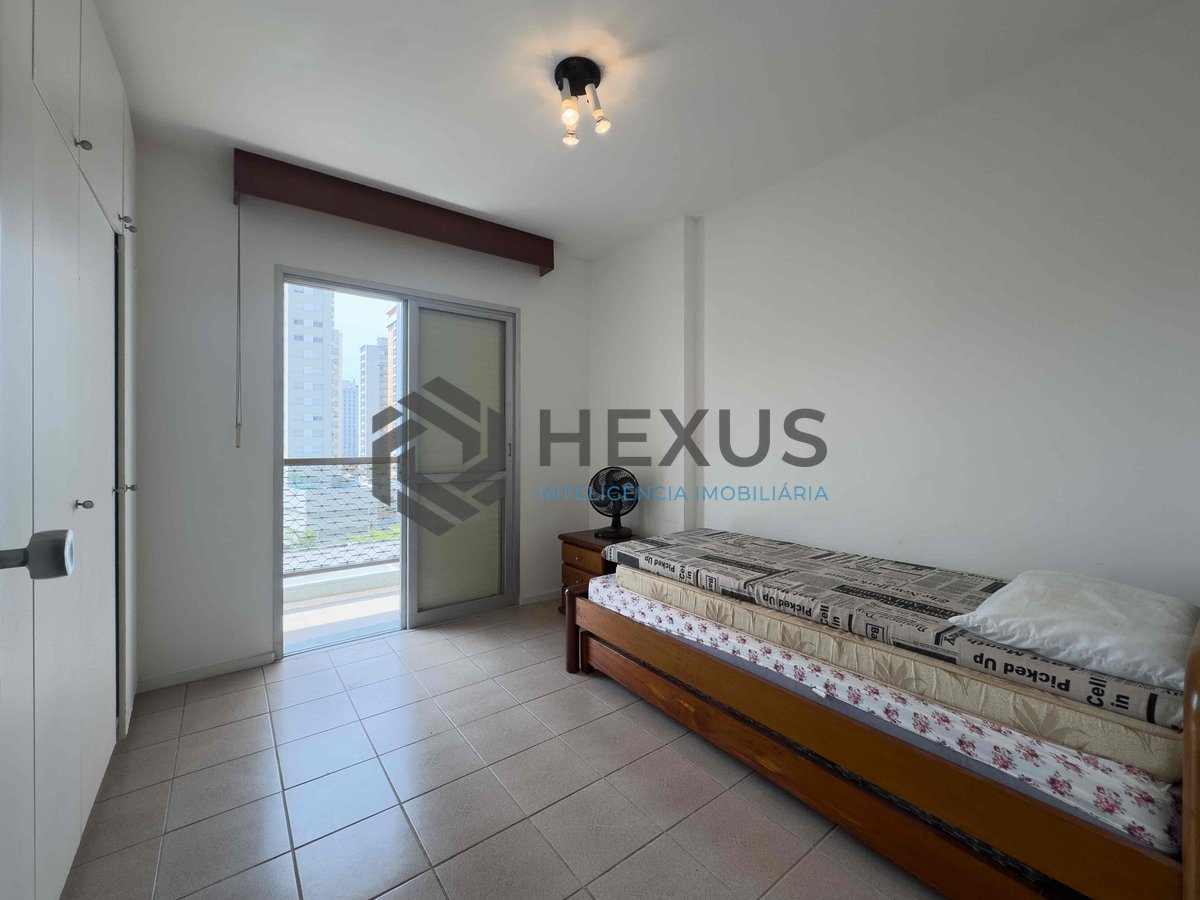 Foto 9 de Apartamento reformado com varanda, lazer e vista mar na Praia das Pitangueiras, Guaruja