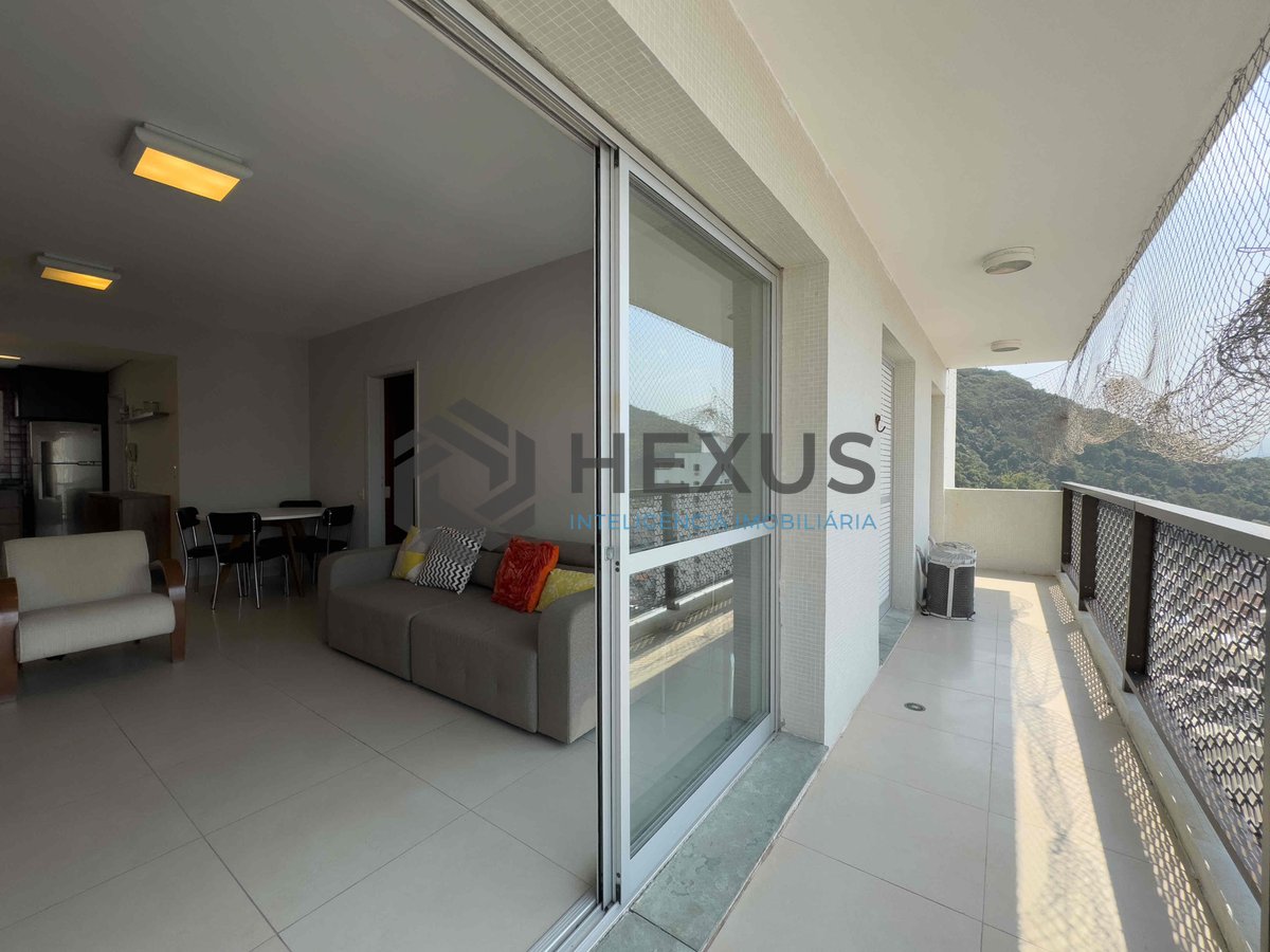 Foto 20 de Apartamento reformado com varanda vista mar e lazer na Praia das Pitangueiras, Guaruja