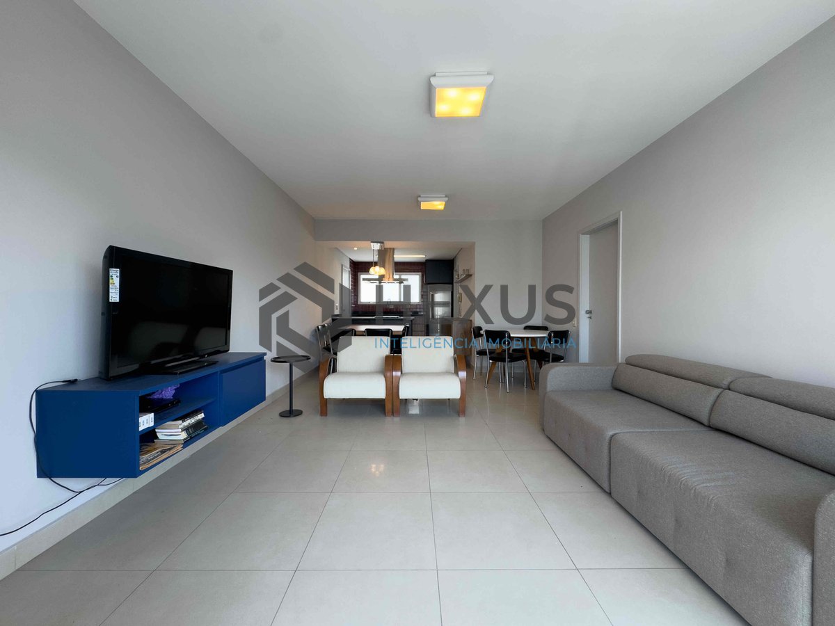 Foto 4 de Apartamento reformado com varanda vista mar e lazer na Praia das Pitangueiras, Guaruja