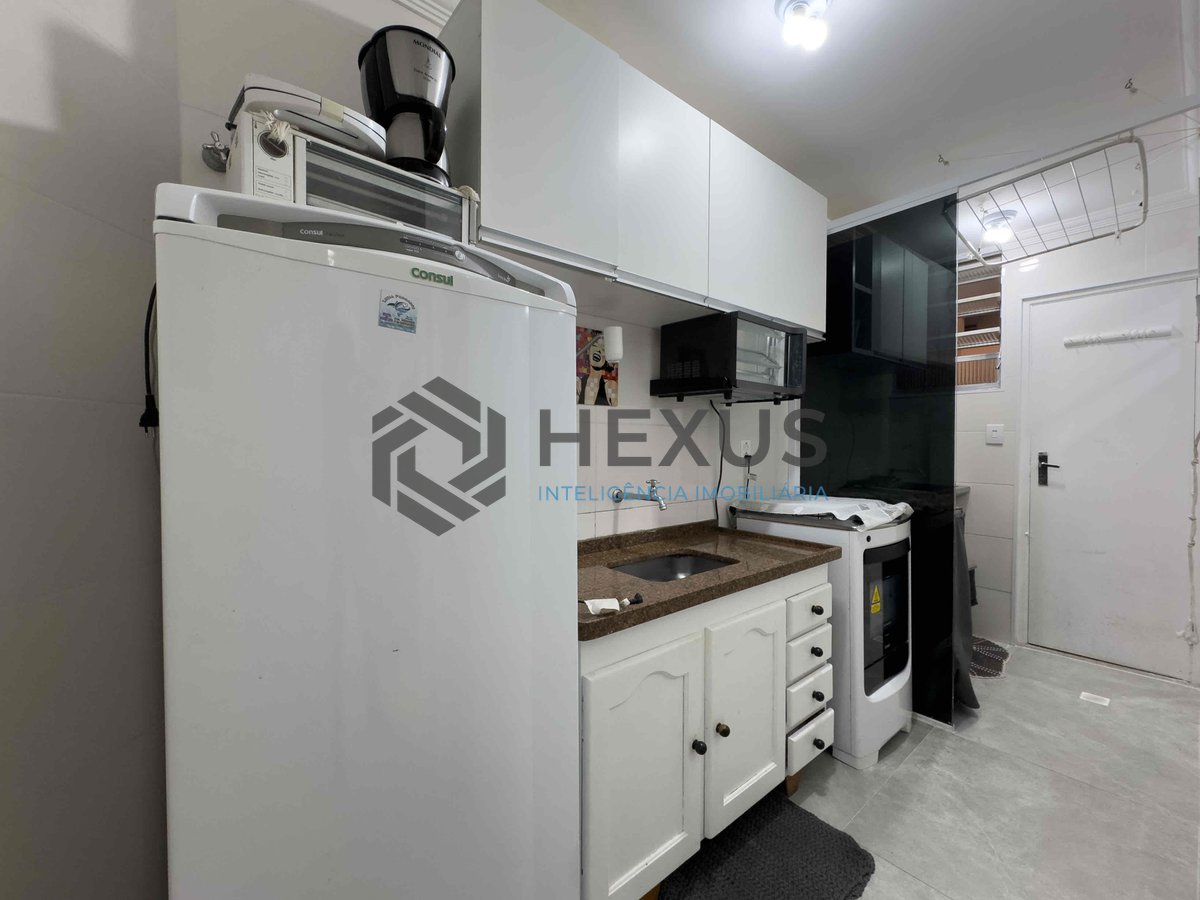 Foto 14 de Apartamento reformado e mobiliado na quadra mar da Praia das Pitangueiras, Guaruja