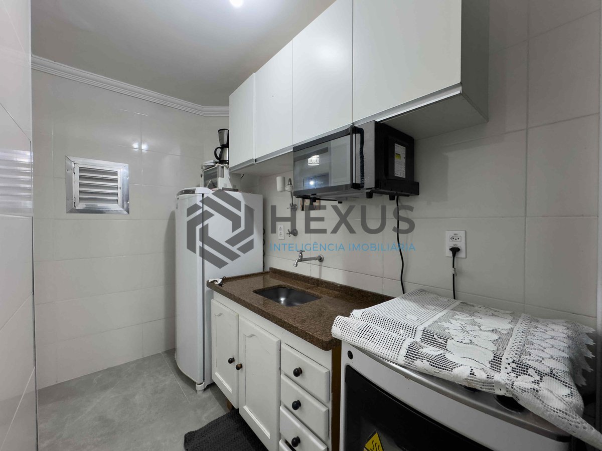 Foto 15 de Apartamento reformado e mobiliado na quadra mar da Praia das Pitangueiras, Guaruja