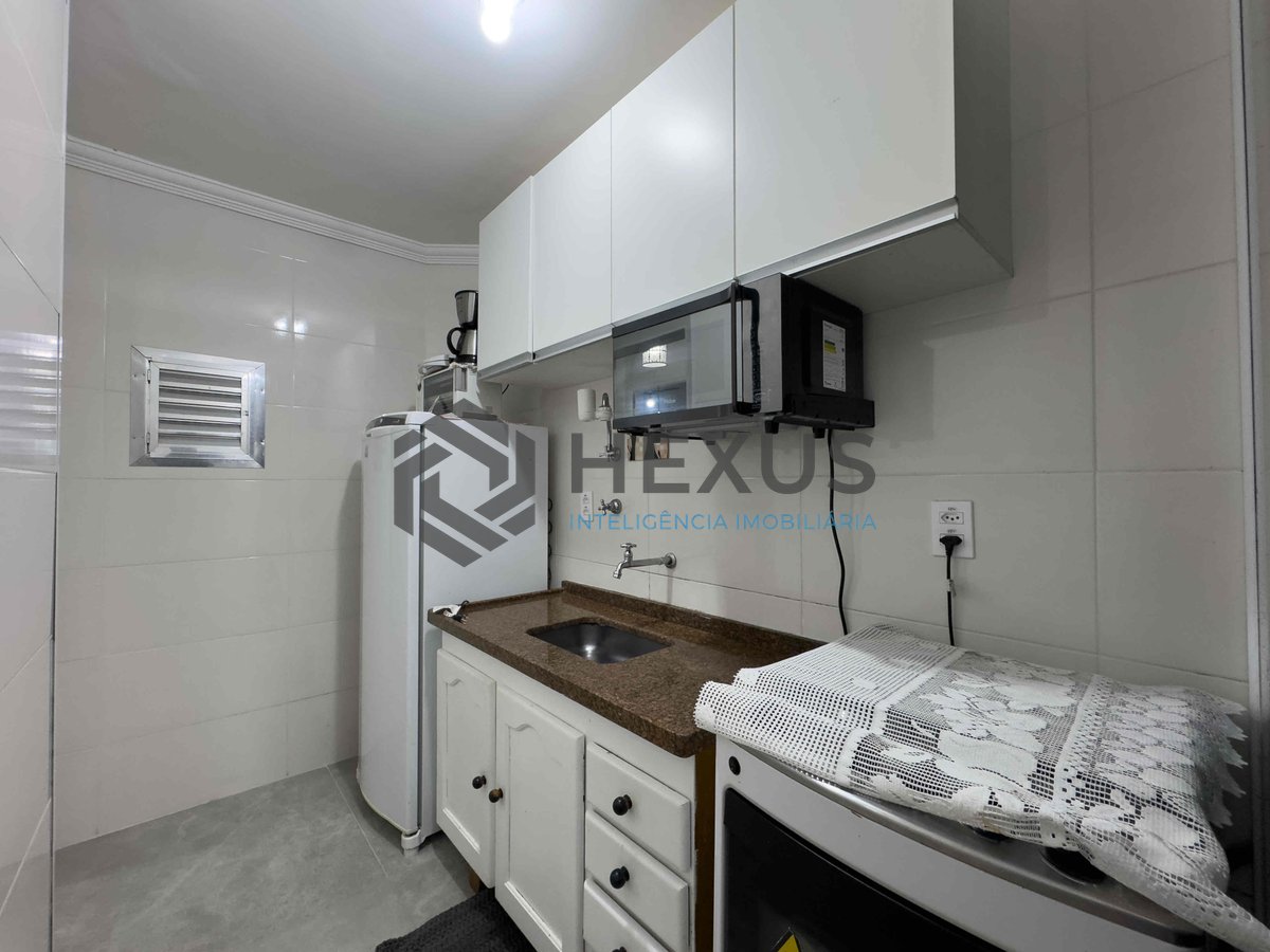Foto 16 de Apartamento reformado e mobiliado na quadra mar da Praia das Pitangueiras, Guaruja