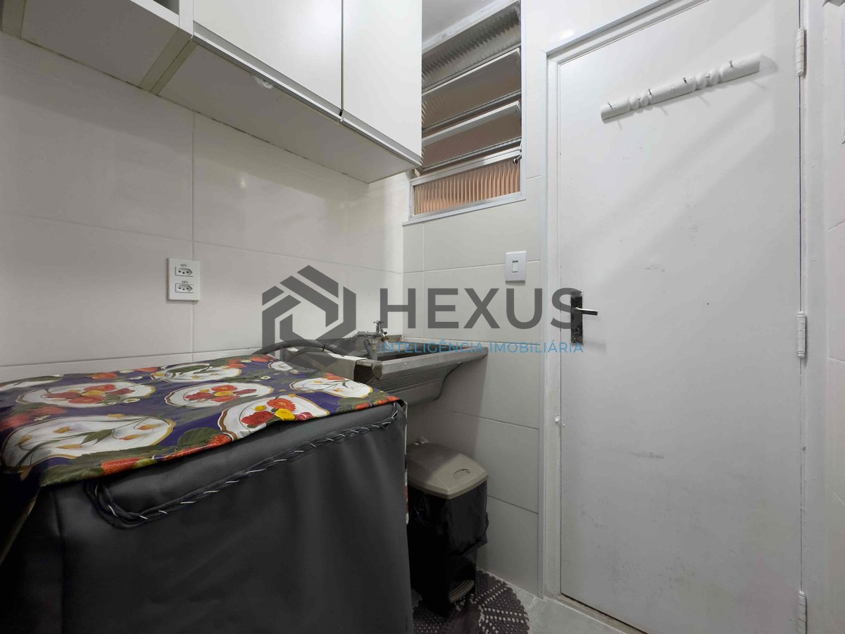 Foto 17 de Apartamento reformado e mobiliado na quadra mar da Praia das Pitangueiras, Guaruja