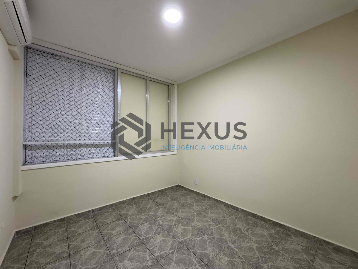 Foto 7 de Apartamento na quadra mar da Praia das Pitangueiras, Guaruja