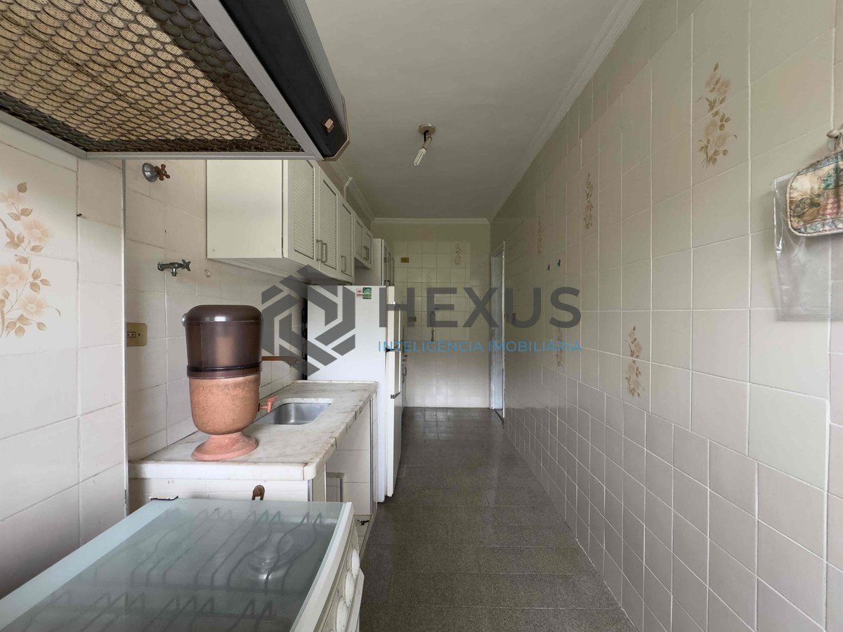 Foto 13 de Apartamento com despesas baixas a duas quadras da Praia das Pitangueiras, Guaruja