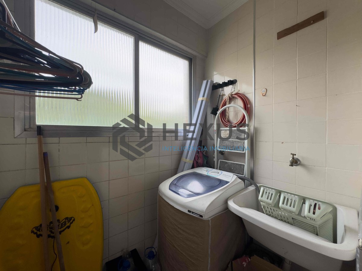 Foto 15 de Apartamento com despesas baixas a duas quadras da Praia das Pitangueiras, Guaruja