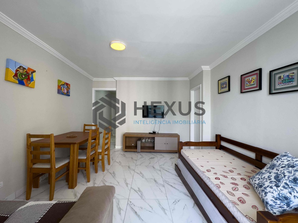 Foto 5 de Apartamento reformado com varanda e vista mar na quadra mar da Praia das Pitangueiras, Guaruja