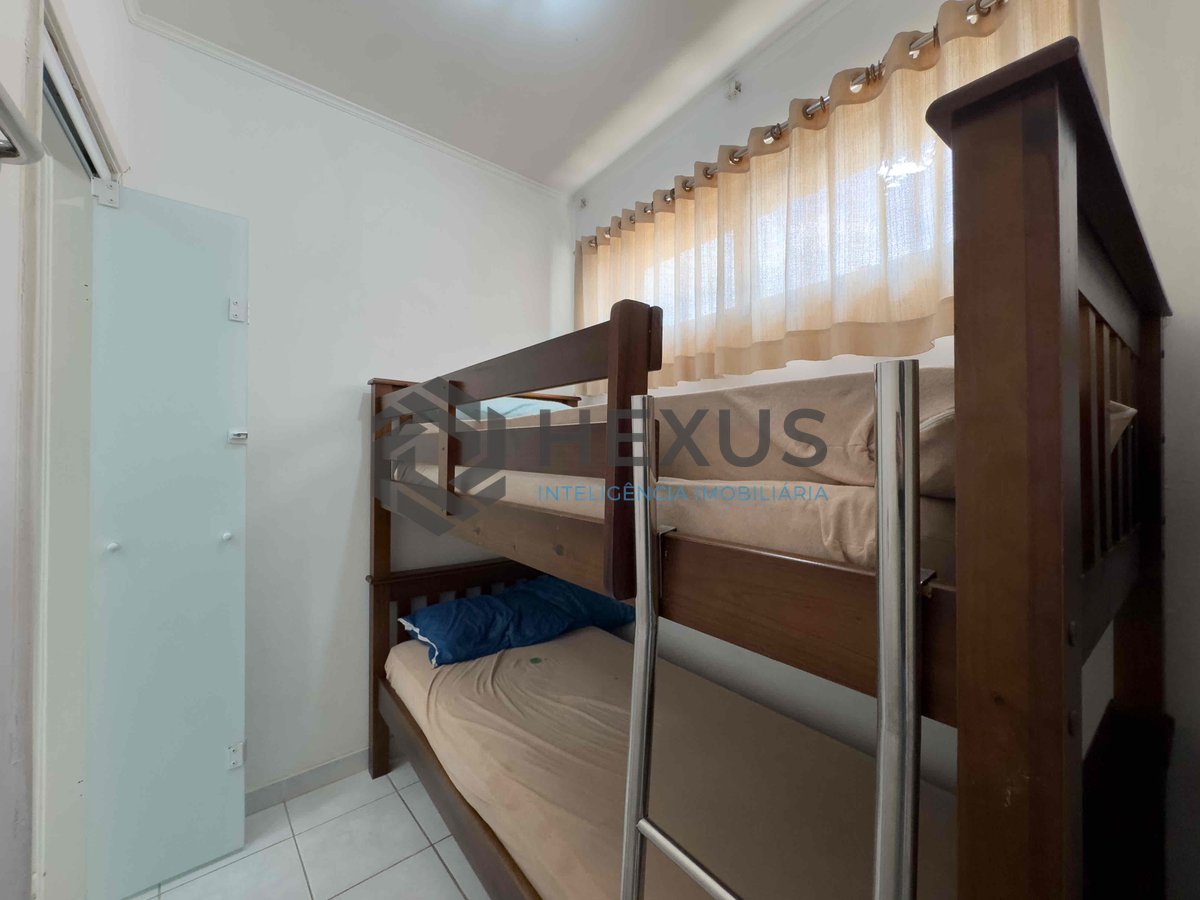Foto 13 de Apartamento com varanda e vista mar na quadra mar da Praia das Pitangueiras, Guaruja
