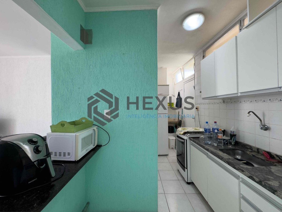 Foto 15 de Apartamento com varanda e vista mar na quadra mar da Praia das Pitangueiras, Guaruja