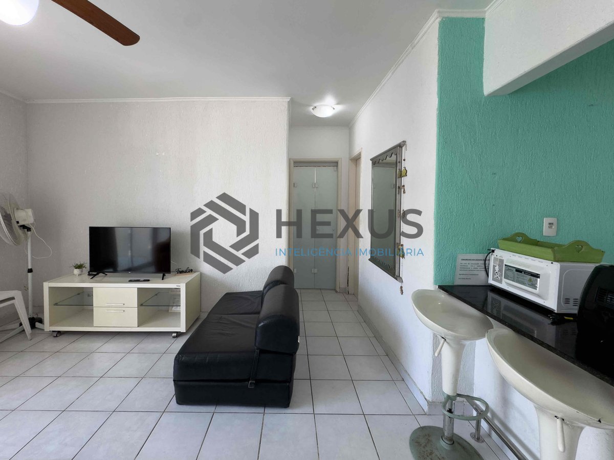 Foto 3 de Apartamento com varanda e vista mar na quadra mar da Praia das Pitangueiras, Guaruja